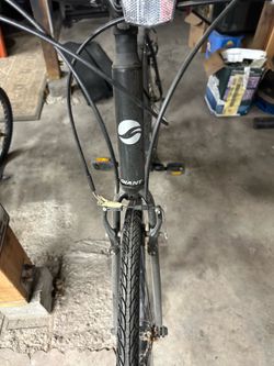 black Giant hybrid bicycle