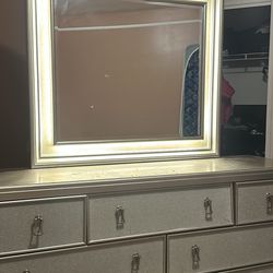Dresser with Vanity Mirror 
