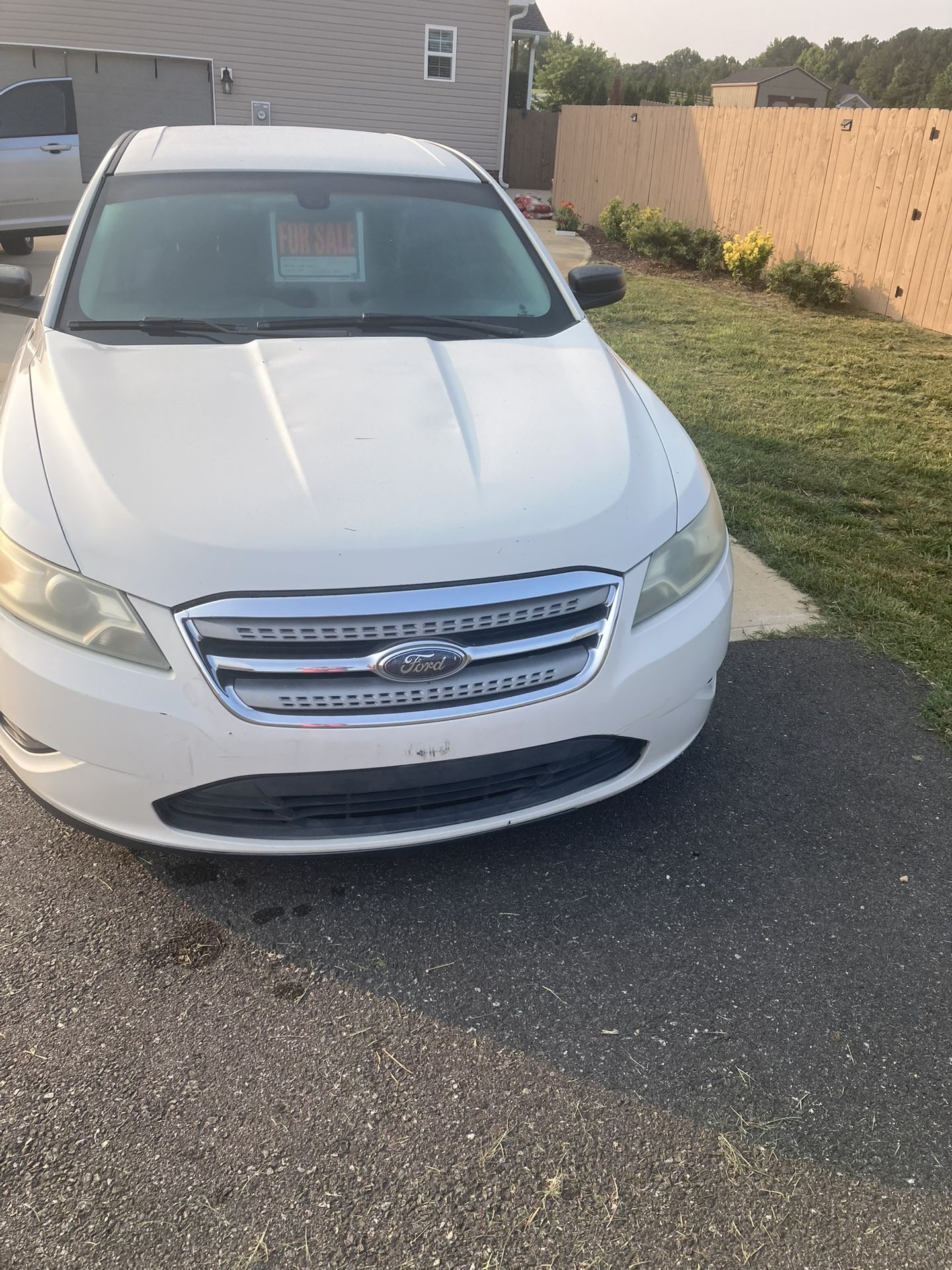 2010 Ford Taurus