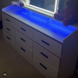 NEW 9 DRAWER LED DRESSER