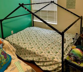 Kids house bed