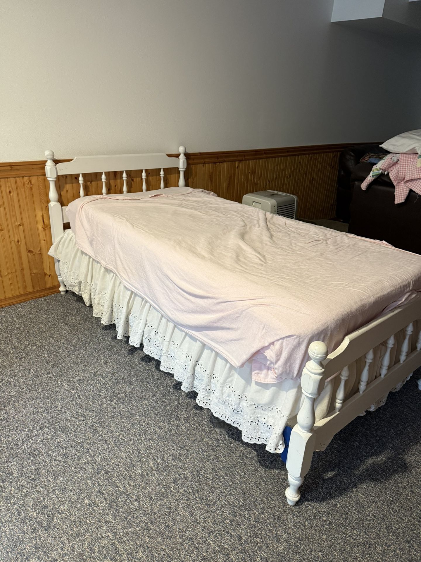 Twin Bed Frame And mattresses