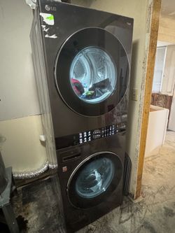 LG Laundry Center Towerwasher Washer / Dryer