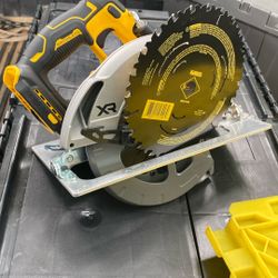Brand New 7 1/4 Dewalt Saw