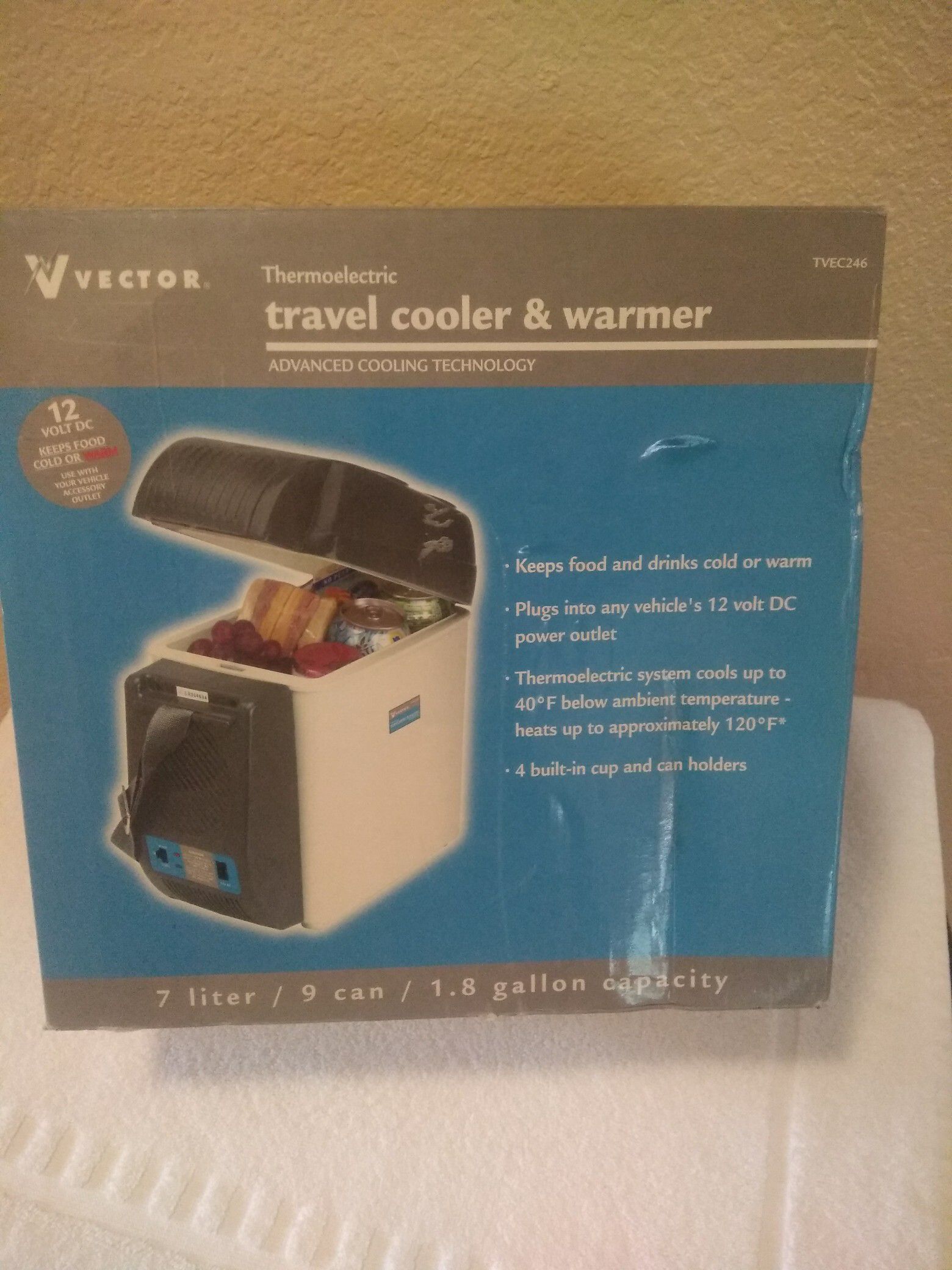 Vector Travel Cooler & Warmer with 12 volt DC Power Cord ****Brand New*****