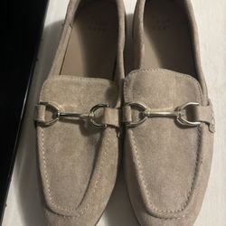 Women’s Tan Suede Loafers Shoes Size 7