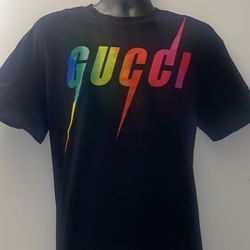 Gucci T-shirt  Size Large 