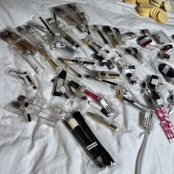 Makeup Brushes & Applicators  New !