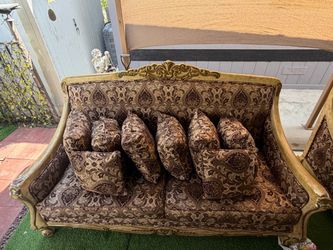 Elegant Vintage 3-Piece Living Room Sofa Set (Sofa & Matching Armchairs)