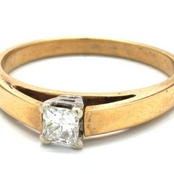 Ladies Princess-Cut Engagement Ring