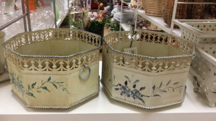 2 octagonal floral holders