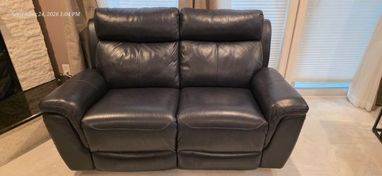 Navy Leather Power Reclining Sofa + Loveseat set with USB outlet Pristine Condition **Proce firm