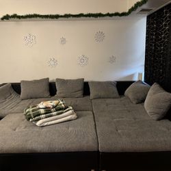 Sectional couch 