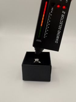 VVs1 Moissanite engagement/promise  ring