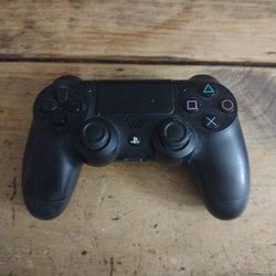 PS4 controller
