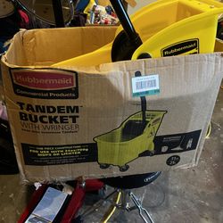 RUBBERMAIDCOMMERCIAL 618688YW WaveBrake 44 Quart Bucket/Sideward Pressure Wringer Combination, Yellow
