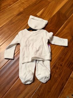 Baby gerber white coming home outfit. New! Size 0/3 months