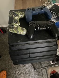 ps4 and 2 ps4 slim’s