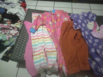 Girl pajamas size 2t to 3t