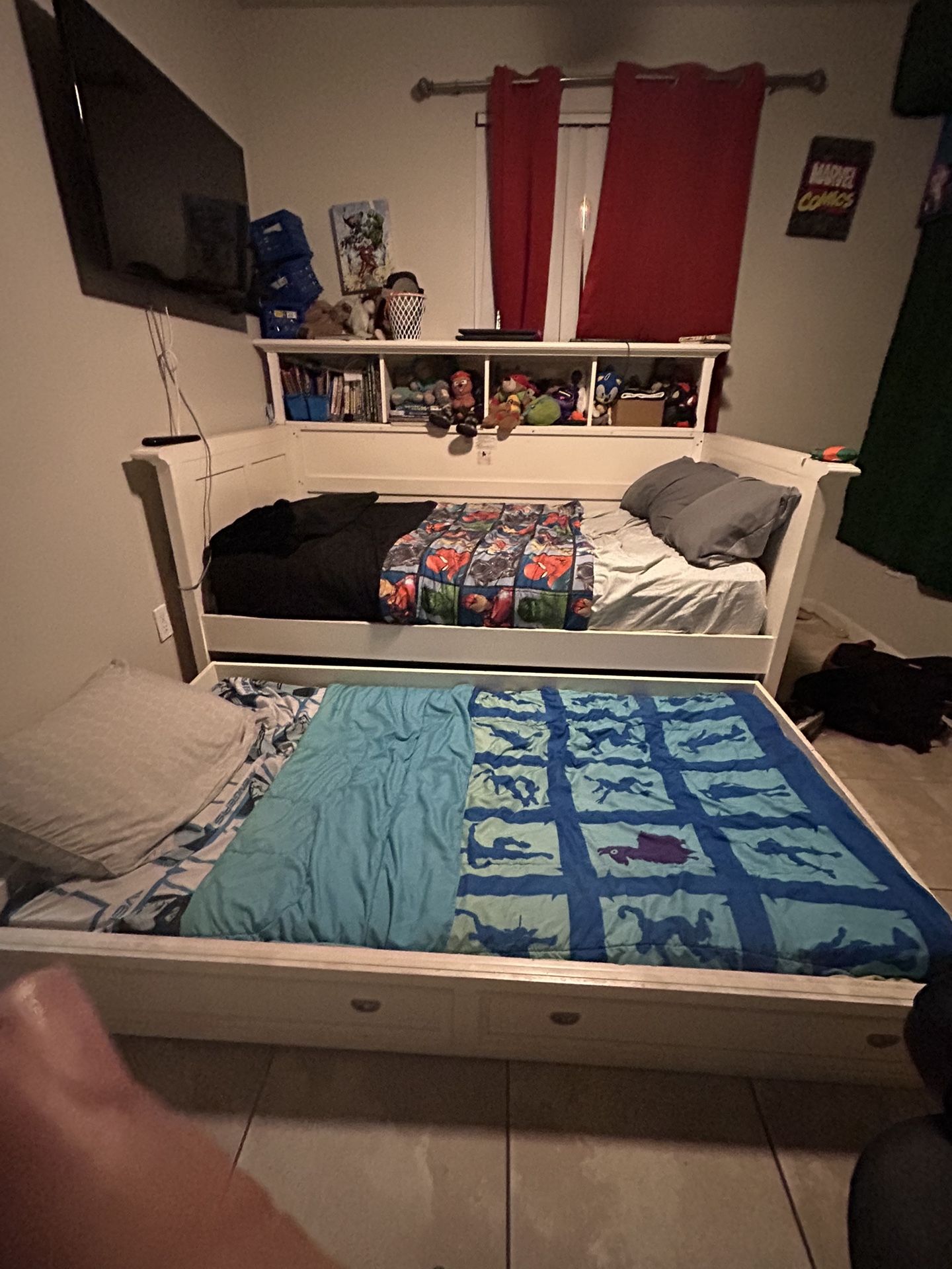 Day Bed With Shelves 