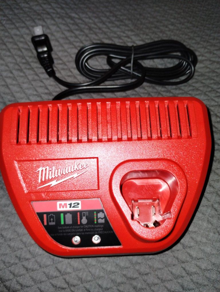 NEW MILWAUKEE M12 FAST CHARGER