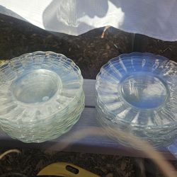 22 9inch plates in excellent condition 