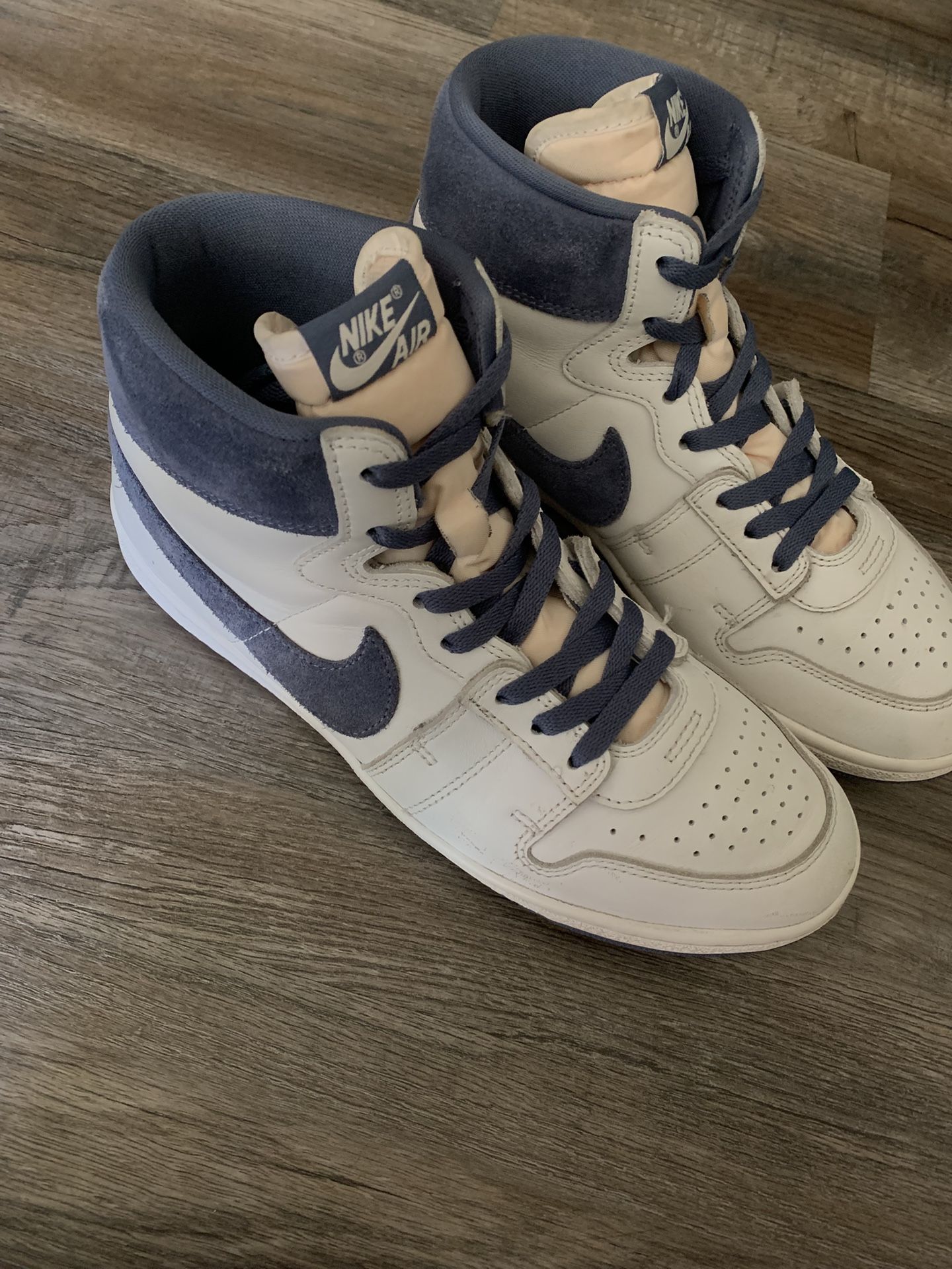 Nike Men’s White And Blue