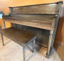 Vintage Upright Piano - Free