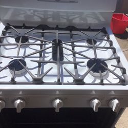 GE Gas Stove W / 5 Burners 