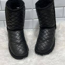 UGG Australia RARE Classic SHORT DIAMOND QUILTED Leather Boots US 8