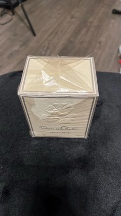 Oscar De La Renta 60 ML EDT. Brand new & vintage.