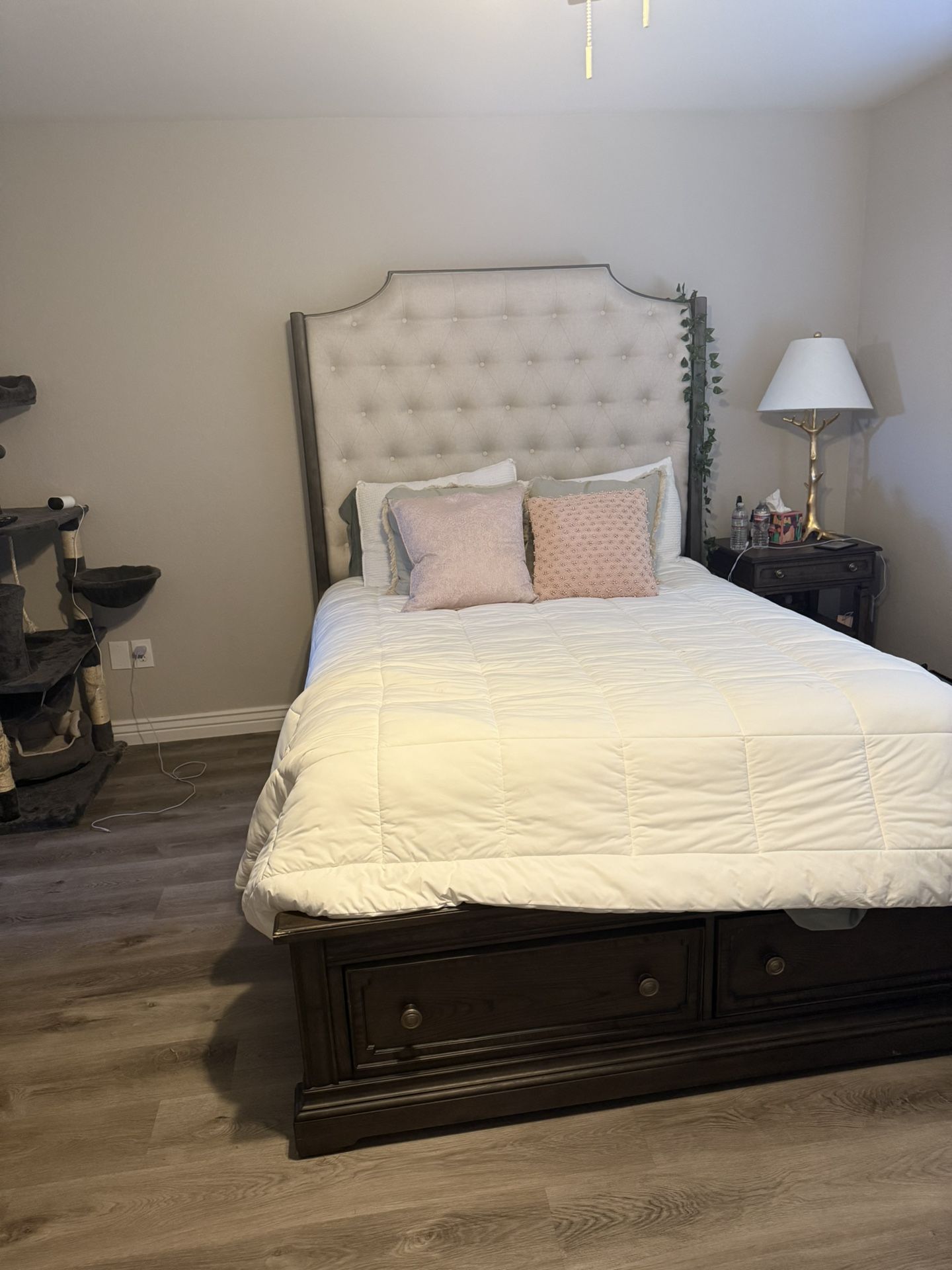 3-Piece Large Full Size Red Oak Bedroom Set