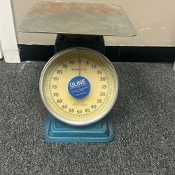 Old-Fashioned Shipping Scale Up To 100 Pounds.