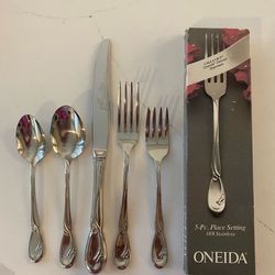 RARE Oneida Calla Lily Stainless Flatware – 40 Piece Set (8 Place Settings) – Like New