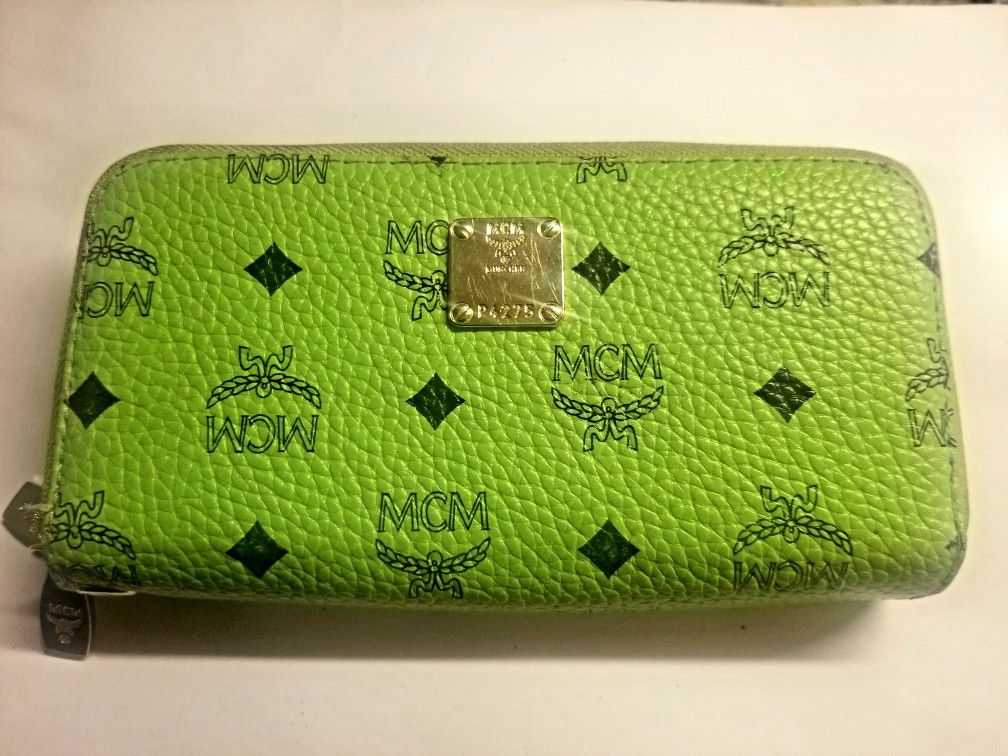 Brand name lady's wallet