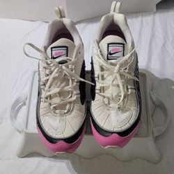 Nike Air Max Women's Size 7.5