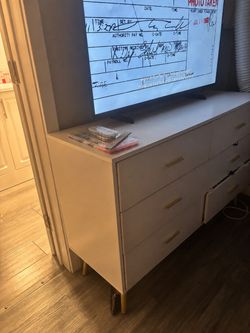White 6-Drawer Dresser