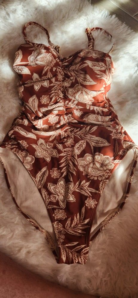 New Juniors Swimwear Size XS 2-1 Pieces And 1 Botton