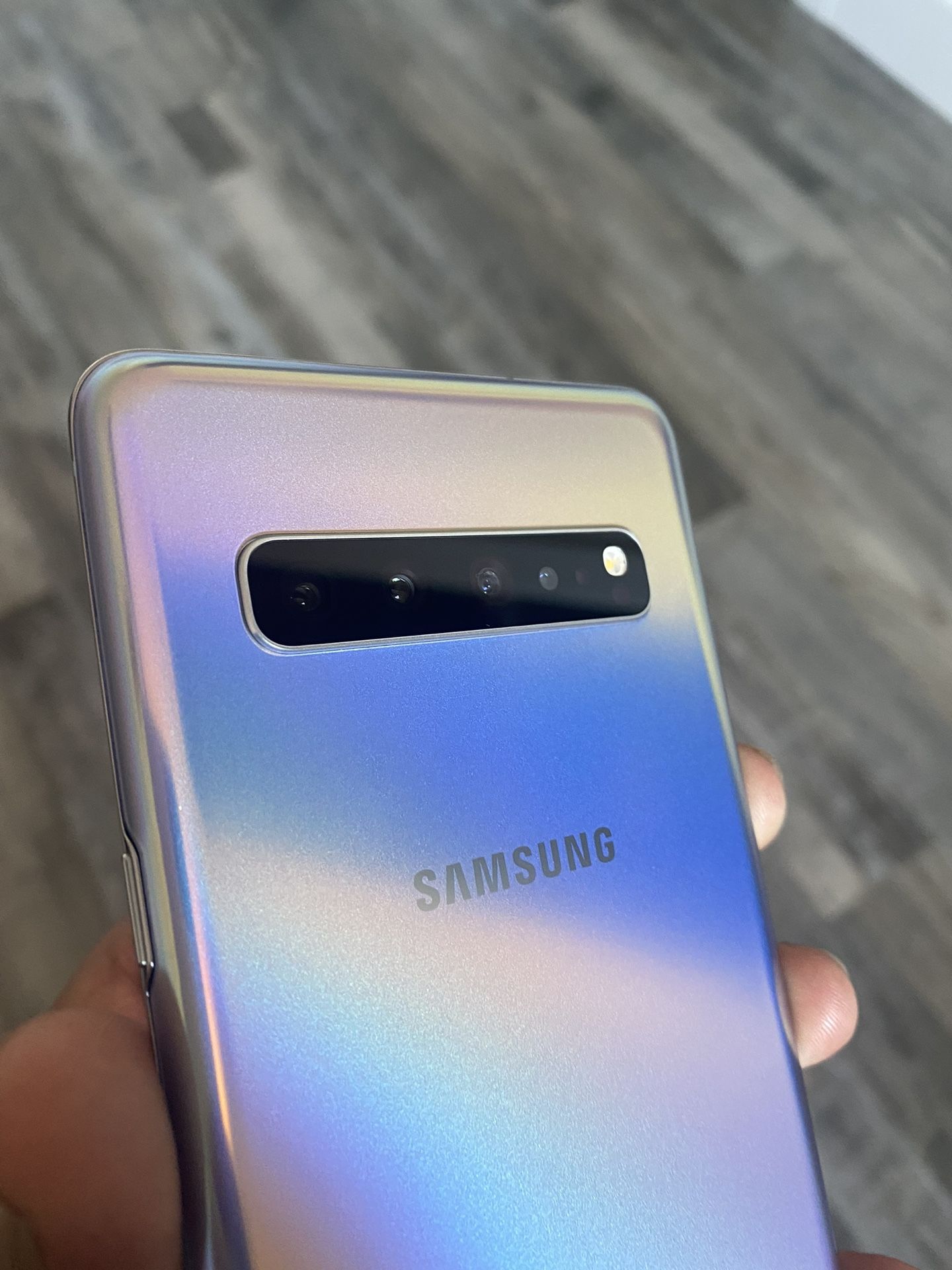 s10 5g aura glow