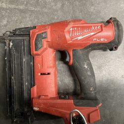 Milwaukee M18 FUEL 18-Volt Lithium-Ion Brushless Cordless Gen II 18-Gauge Brad Nailer (Tool-Only)