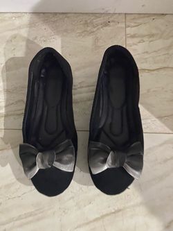 Slippers , Size  9   ,  Brand New