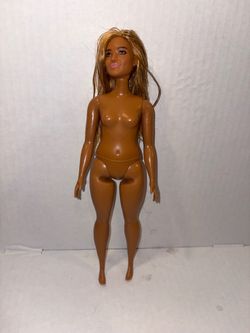 Mattel Barbie Fashionistas Curvy doll. #0027