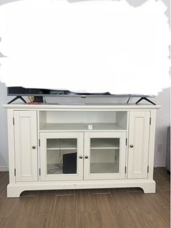 White tv stand / dresser