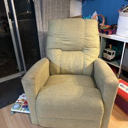 Yellow Lay-Z-Boy Recliner, Great Shape