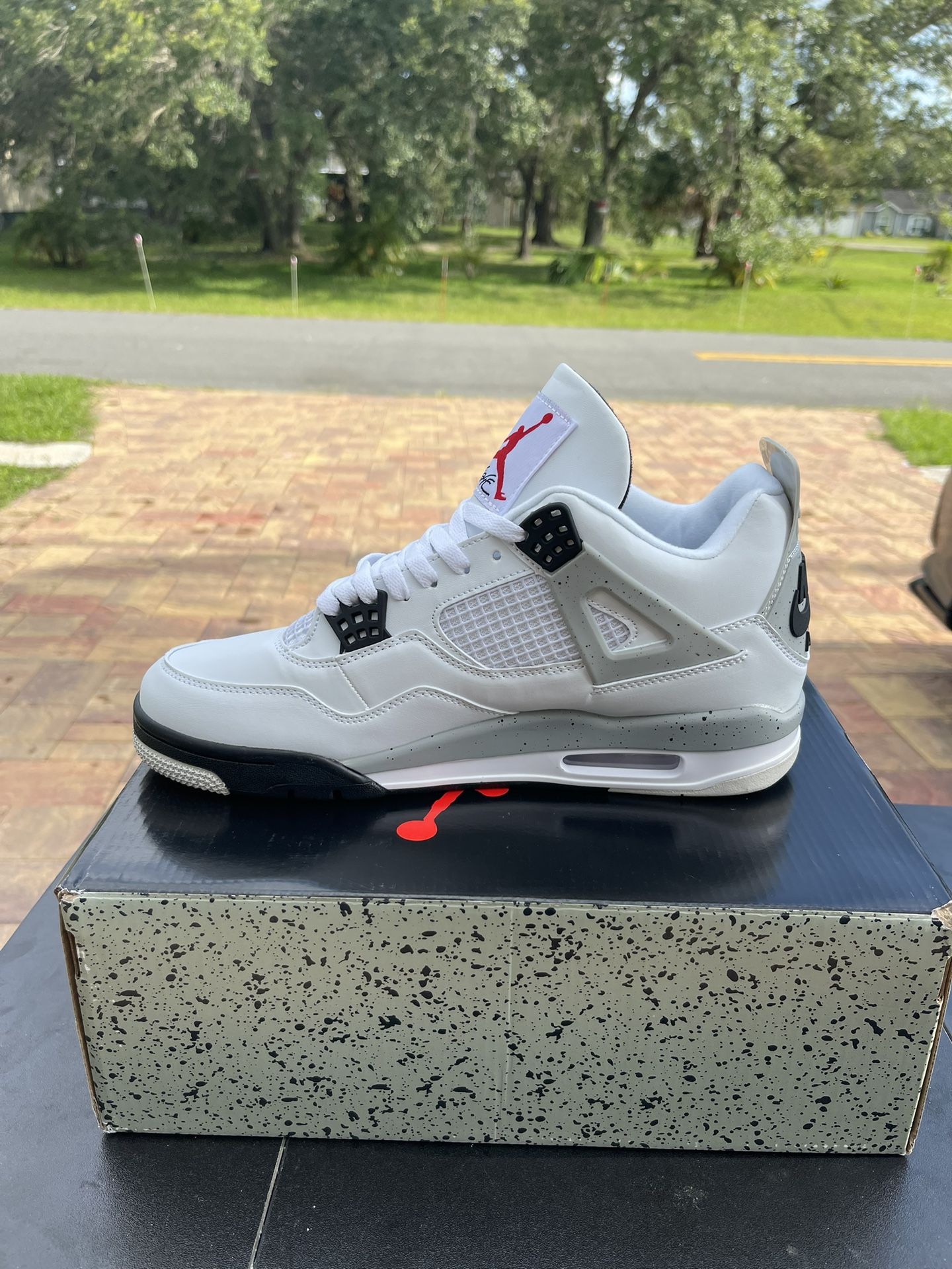 Air Jordan 4 “White Cement” size 11