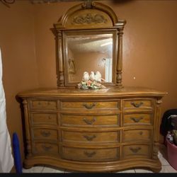 Bedroom Set  Queen Size 