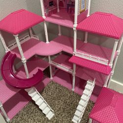 Doll House w/ Accessories