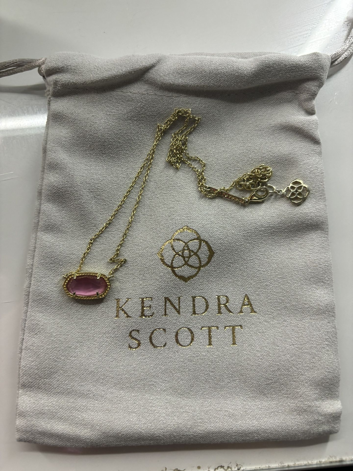 Kendra Scott necklace 