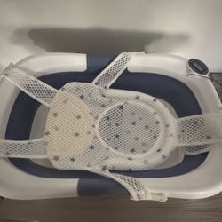 Foldable Baby Bath Tub with Newborn Hammock – Like New