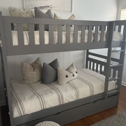 Twin Bunk bed With Trundle 